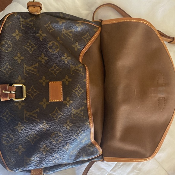 100% Authentic LOUIS VUITTON Saumur 30 Monogram Shoulder Bag. - Picture 9 of 16